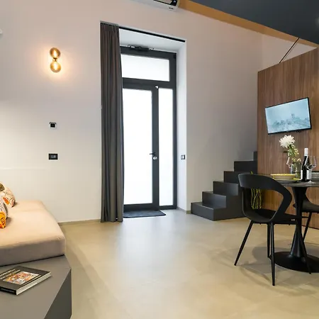 Bedda, Tiny Κατάνια