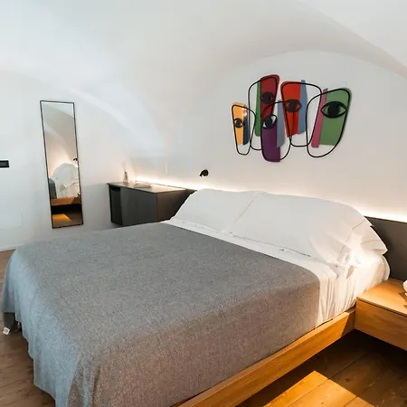 Bedda, Tiny Catânia