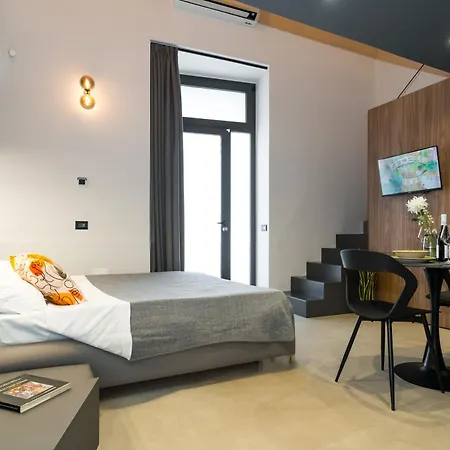 Bedda, Tiny * Catânia